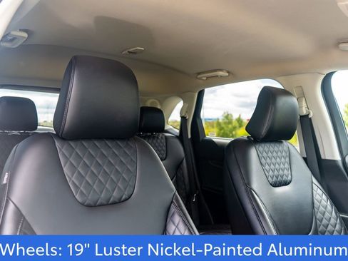 Used 2024 Ford Edge Titanium image 13