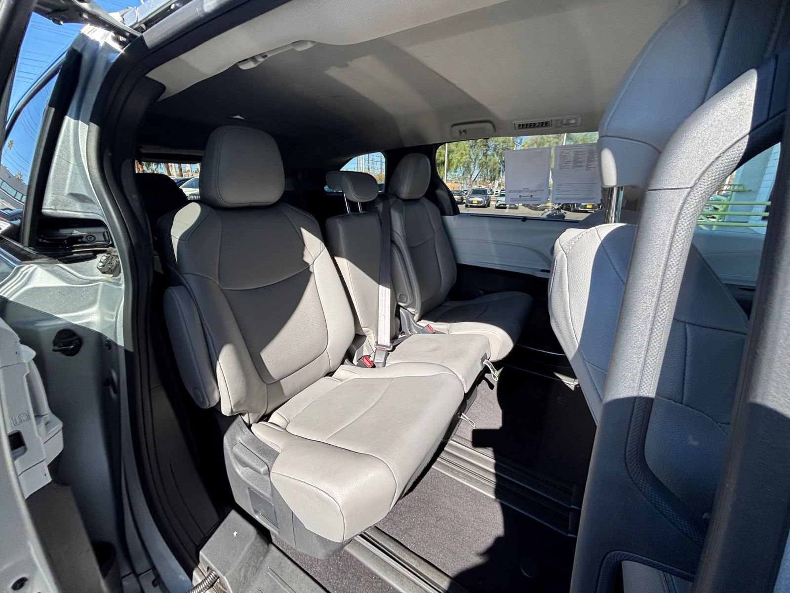 Used 2025 Toyota Sienna XLE FWD image 41