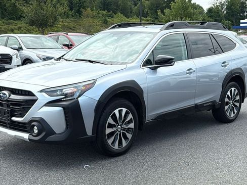 Used 2025 Subaru Outback Limited AWD/4WD image 3