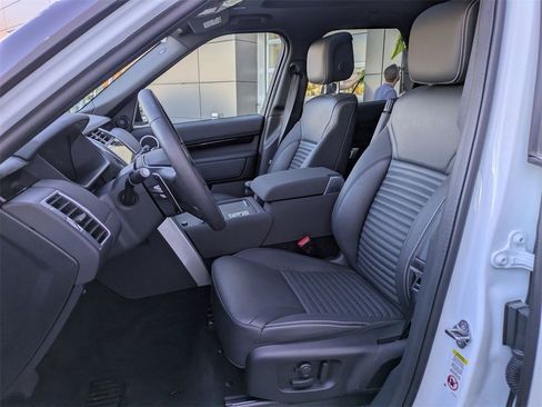 Used 2025 Land Rover Discovery S image 28