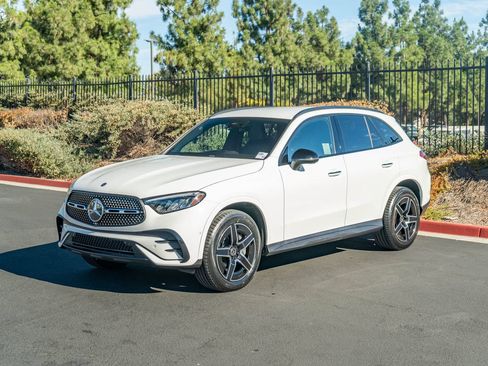 Used 2025 Mercedes-Benz GLC 300 4MATIC image 5