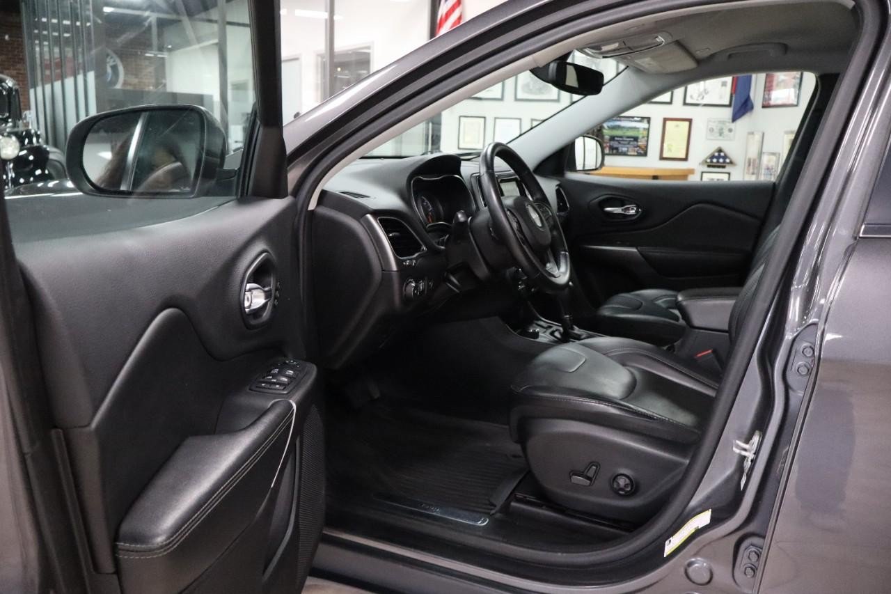 Used 2019 Jeep Cherokee Limited AWD/4WD image 9
