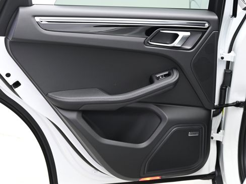 Used 2025 Porsche Macan image 30