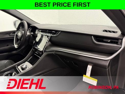 New 2025 Jeep Grand Cherokee Altitude image 16