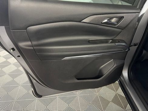 Used 2025 Chevrolet Traverse LT FWD image 28