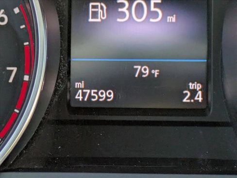 Used 2019 Volkswagen Tiguan SE image 11