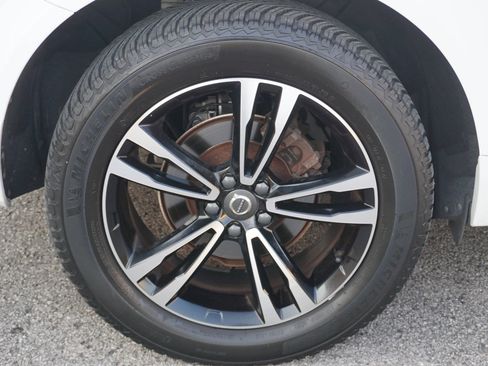 Used 2019 Volvo XC60 T5 Momentum w/ Multimedia Package image 12