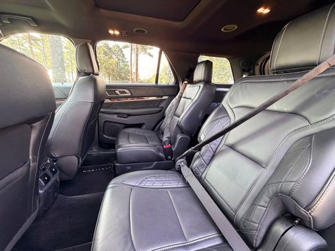 Used 2019 Ford Explorer Platinum AWD/4WD image 14