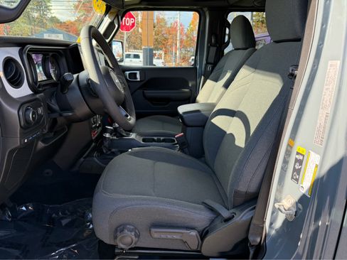 Used 2024 Jeep Wrangler Willys image 12