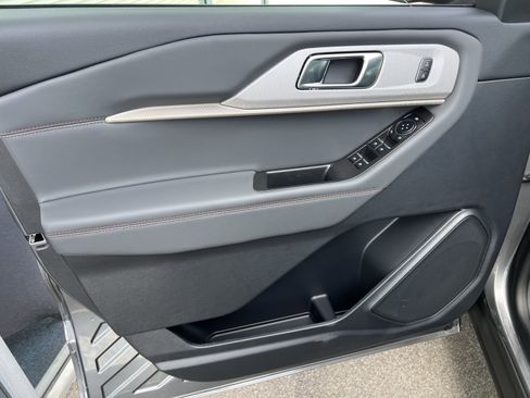 New 2025 Ford Explorer Active image 11