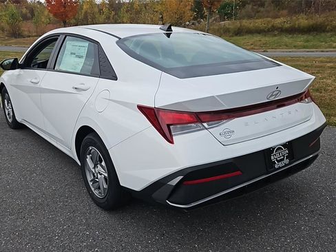 New 2025 Hyundai Elantra SE image 5