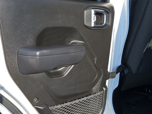 Used 2024 Jeep Gladiator Sport image 17