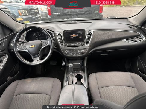 Used 2017 Chevrolet Malibu LT FWD image 9