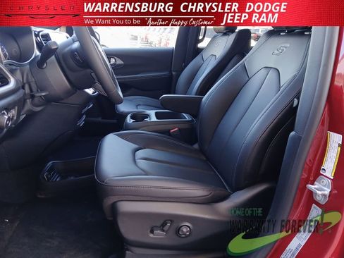 New 2026 Chrysler Pacifica Select FWD image 13