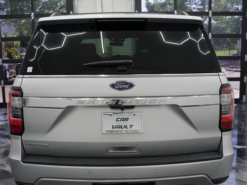 Used 2019 Ford Expedition Limited w/ Equipment Group 302A AWD/4WD image 10