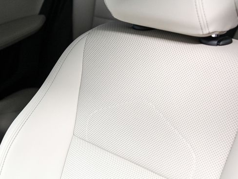 Used 2025 BMW X1 xDrive28i w/ Technology Package image 25