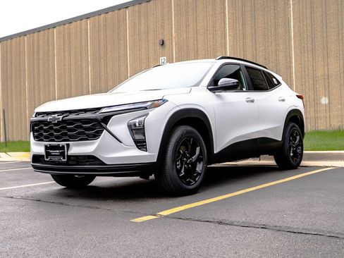New 2026 Chevrolet Trax LT FWD image 4