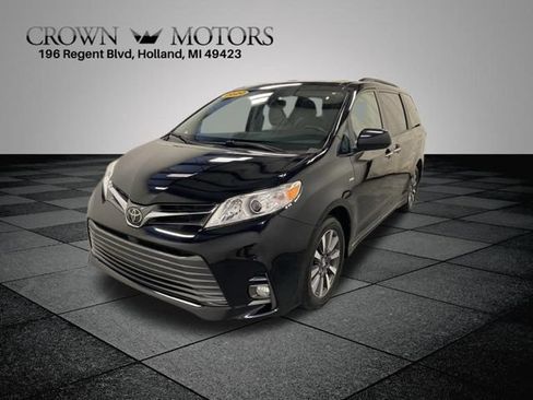 Used 2020 Toyota Sienna XLE w/ XLE Navigation Package AWD/4WD image 3