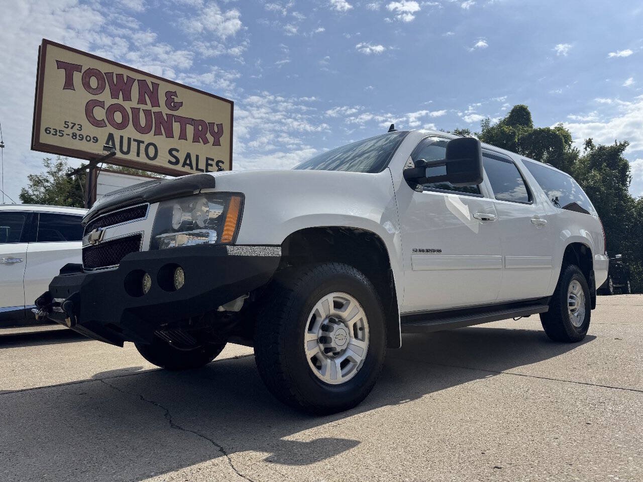 Used 2011 Chevrolet Suburban 2500 LT AWD/4WD image 1