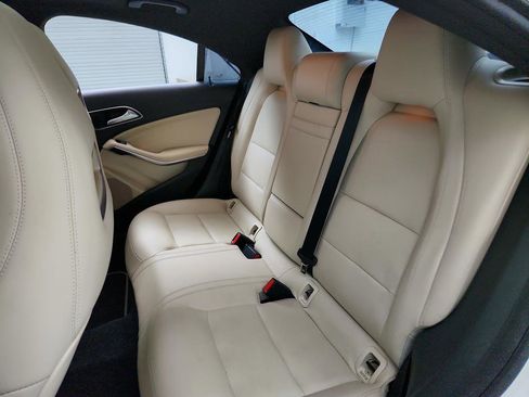 Used 2015 Mercedes-Benz CLA 250 image 22
