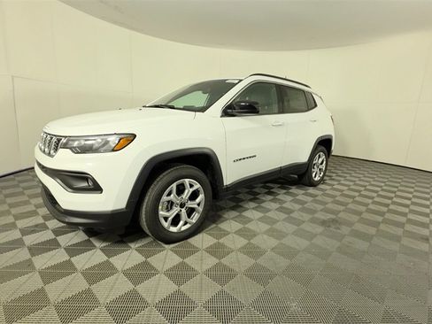 New 2026 Jeep Compass Latitude image 9