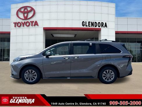 New 2026 Toyota Sienna XLE FWD image 6