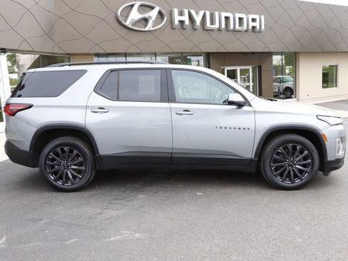 Used 2023 Chevrolet Traverse RS AWD/4WD image 2