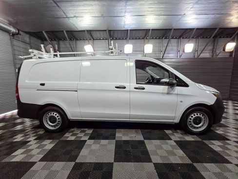 Used 2022 Mercedes-Benz Metris image 9
