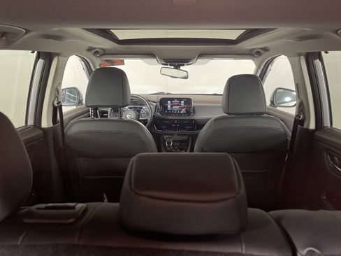 Used 2022 Nissan Rogue SL w/ SL Premium Package image 16