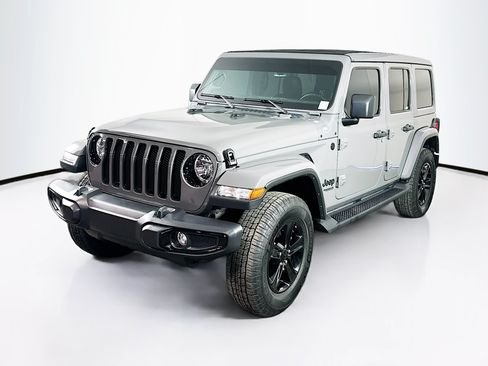 Used 2022 Jeep Wrangler Unlimited Sahara AWD/4WD image 3