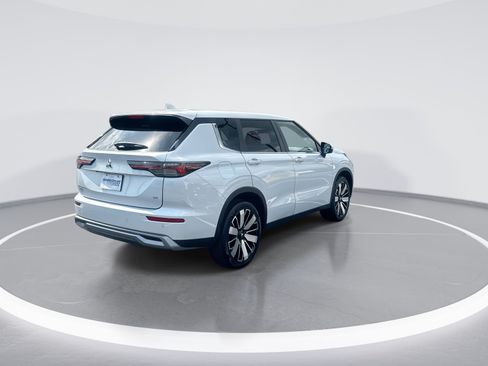Used 2025 Mitsubishi Outlander SE FWD image 9
