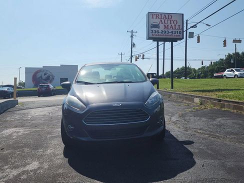 Used 2019 Ford Fiesta SE w/ Equipment Group 201A FWD image 2