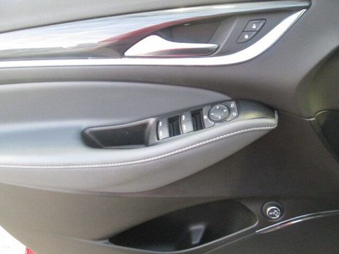 Used 2023 Buick Enclave Essence image 11