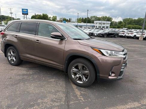 Used 2019 Toyota Highlander Limited Platinum AWD/4WD image 16