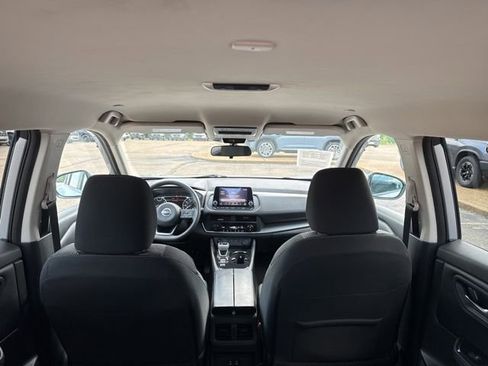 Used 2024 Nissan Rogue SV FWD image 10