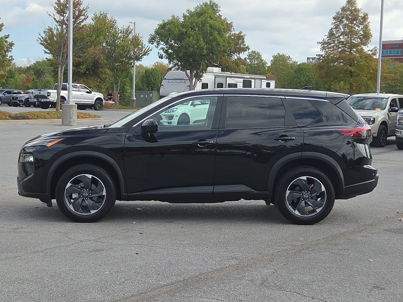 Used 2025 Nissan Rogue SV AWD/4WD image 3