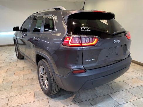 Used 2019 Jeep Cherokee Latitude Plus AWD/4WD image 6