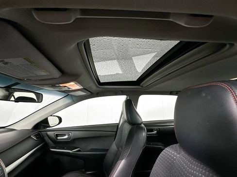 Used 2015 Toyota Camry SE w/ Moonroof Package FWD image 17