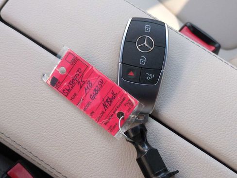 Used 2025 Mercedes-Benz GLB 250 4MATIC image 36
