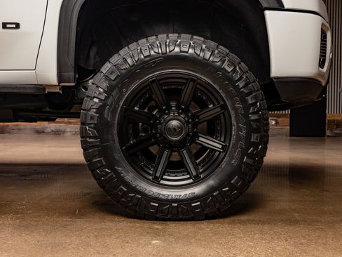 Used 2022 GMC Sierra 2500 AT4 w/ AT4 Preferred Package image 12