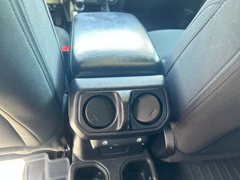 Used 2018 Jeep Wrangler Unlimited Sport S AWD/4WD image 26