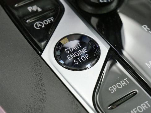 Used 2022 BMW X7 M50i image 30