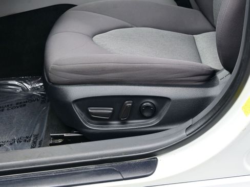 Used 2022 Toyota Camry LE FWD image 11
