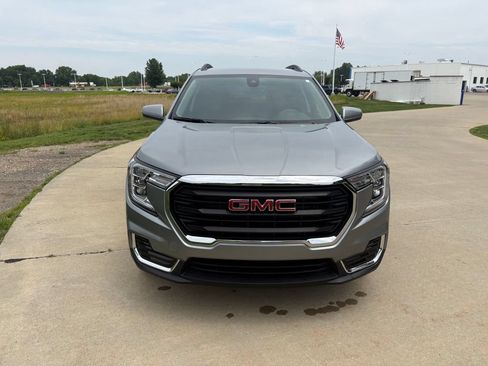 Used 2023 GMC Terrain SLE w/ Driver Convenience Package FWD image 12