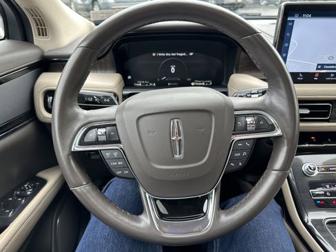 Used 2022 Lincoln Nautilus Reserve image 16