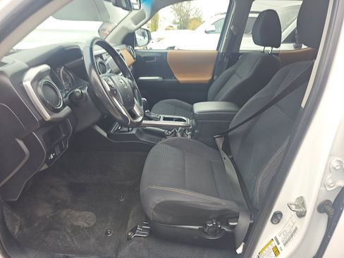 Used 2017 Toyota Tacoma SR5 image 13