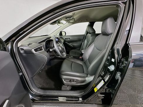 Certified 2025 Toyota Corolla Cross XLE FWD image 21