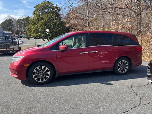 Used 2024 Honda Odyssey EX-L image 3