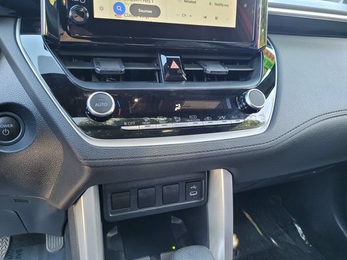 Used 2025 Toyota Corolla Cross AWD Hybrid w/ Moonroof Package image 20