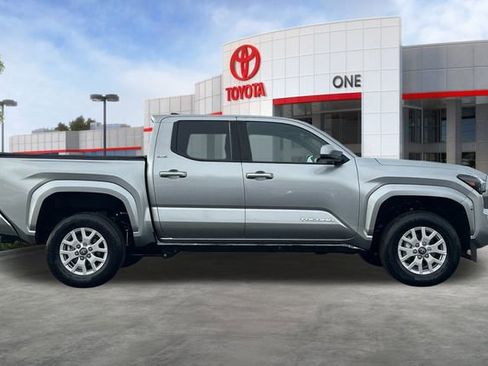 Used 2025 Toyota Tacoma SR5 image 3